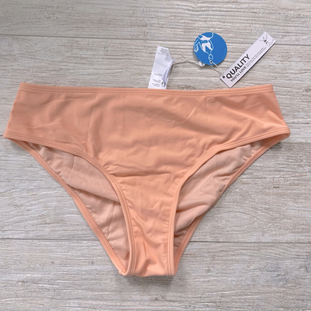 NWT Peach bikini bottoms size Medium